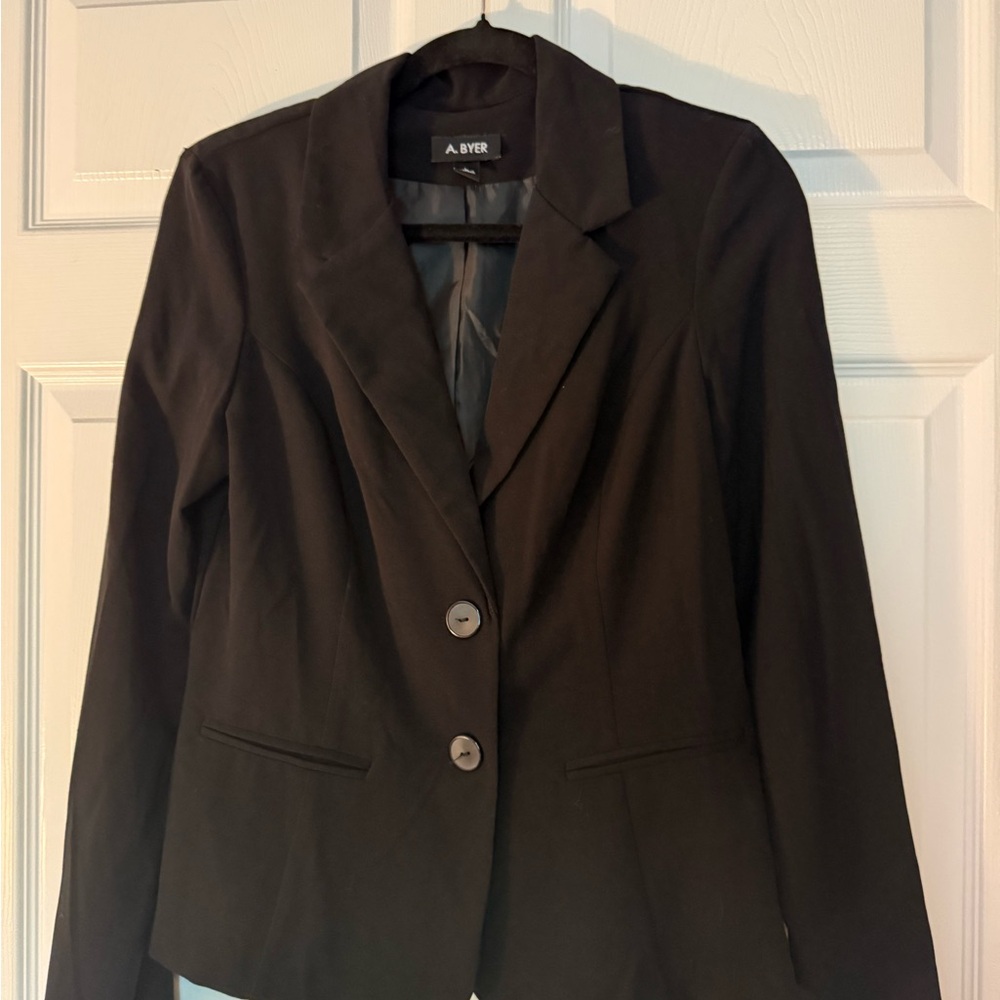 A Byer Black Blazer with Notched Lapels and Tailored Fit
